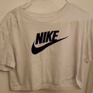 cropped white nike shirt